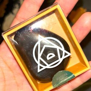 Pebble Lip Balm by Seventh Sense
Botanicals. Matcha Cream Flavor / .09oz / 2.6g